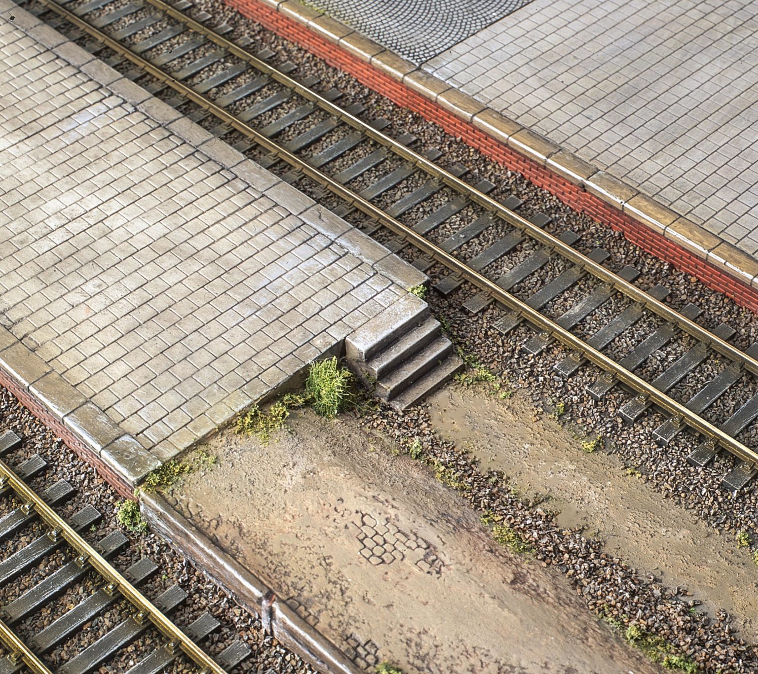 2141 - Silikonform für Bahnsteigbelag - &amp;quot;Zementplatten&amp;quot; versetzt ...